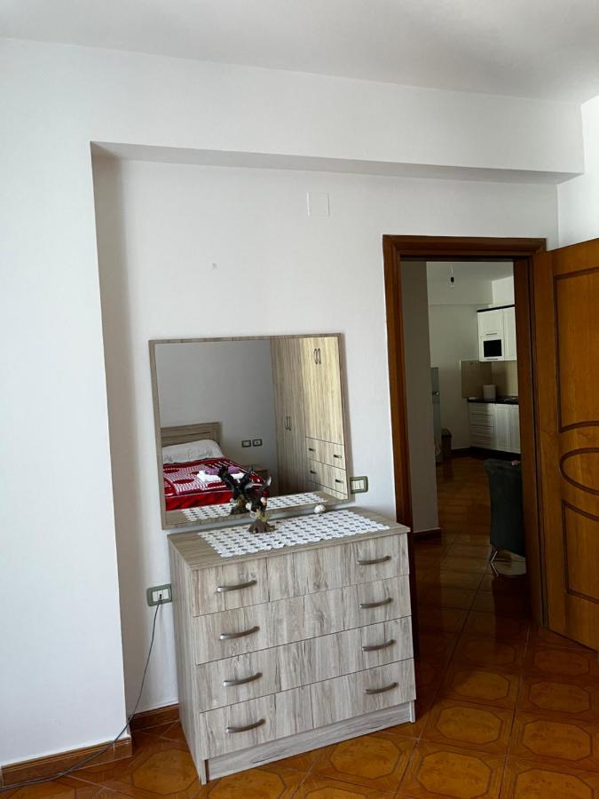 Appartamento Incantevole Con Posto Auto Privato Vlore Exterior photo