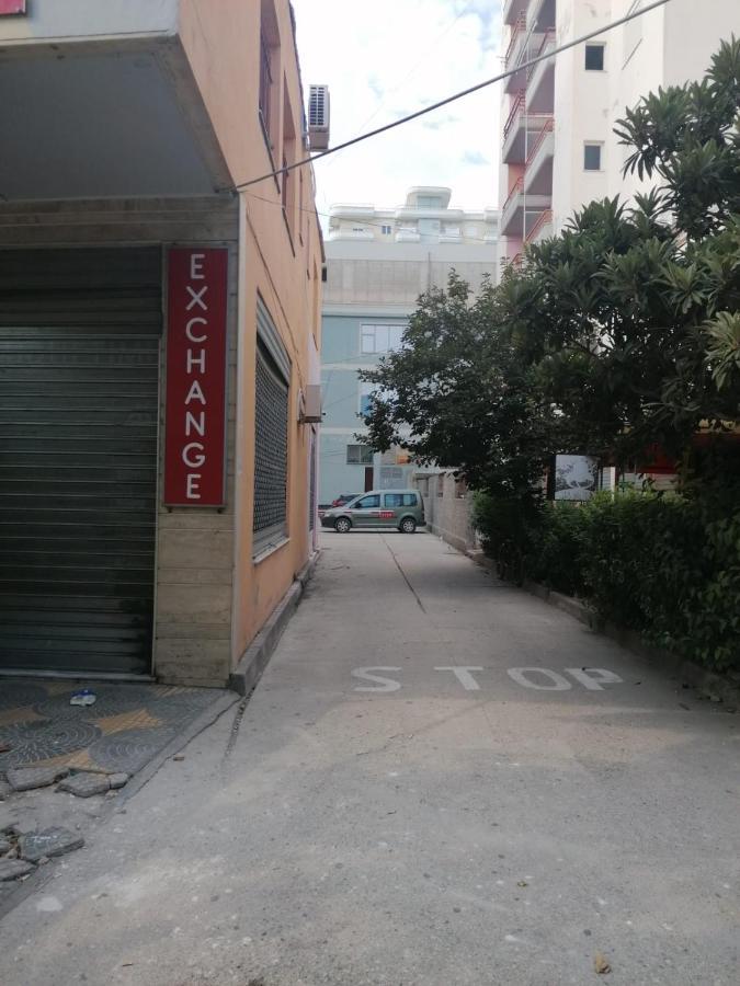 Appartamento Incantevole Con Posto Auto Privato Vlore Exterior photo